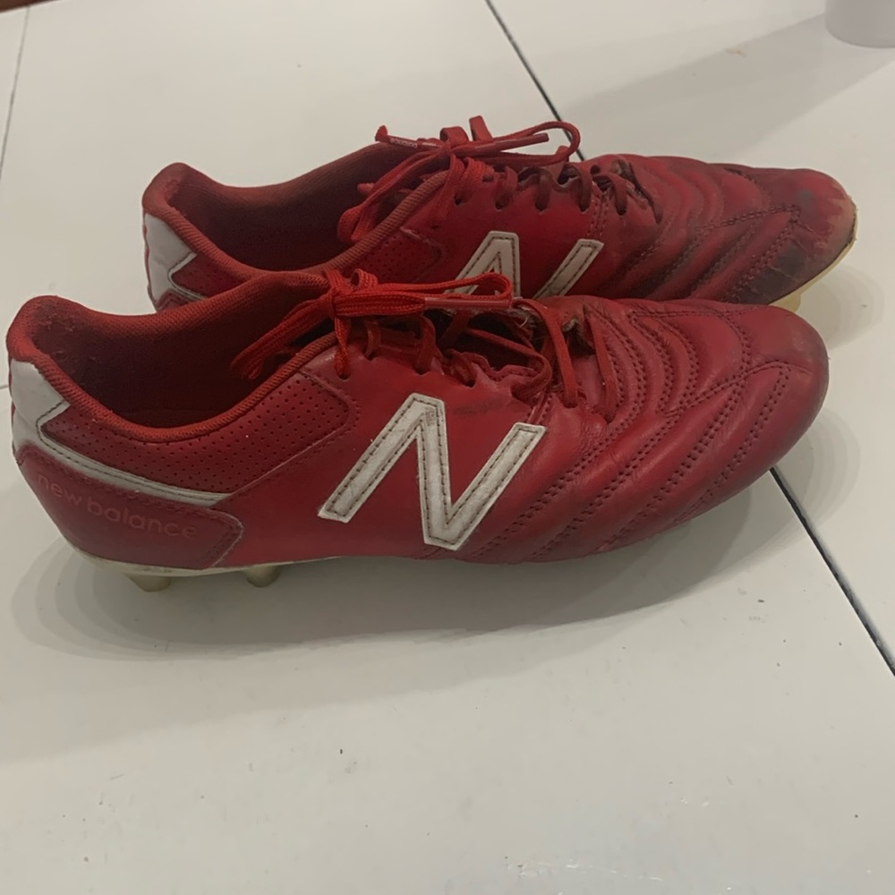 New Balance 442’s Red and White soccer cleats Size 8